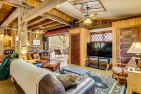 Jasper '7 Timbers' Cabin on 10 Acres w/ a Creek! - Image 4