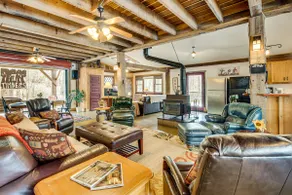 Jasper '7 Timbers' Cabin on 10 Acres w/ a Creek! - Image 2