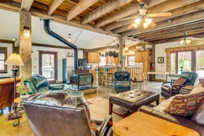 Jasper '7 Timbers' Cabin on 10 Acres w/ a Creek! - Image 3