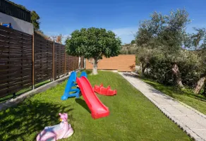 Olive Garden-Heated Pool - Image 5