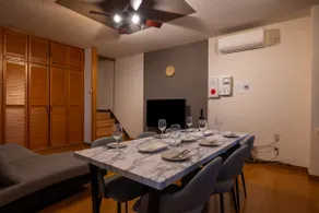 Stay in Walking distance to the bustling neighborhood Spacious and beautiful single-family house With parking lot wifi - Image 3