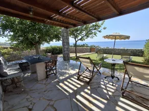 Smaragdi Beachfront Villa - Image 4