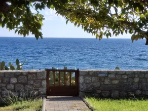 Smaragdi Beachfront Villa - Image 3