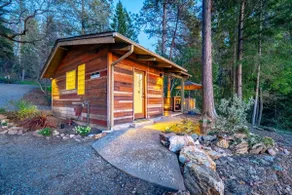 Mariposa Cabin at Reverie Retreat-soaking tub/pool - Image 3