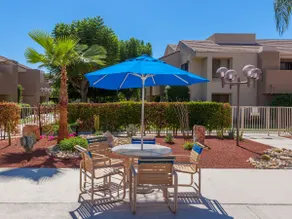 Downtown Winner bei Plaza Villas - zu Fuß zum Coachella-Shuttles! - Image 3