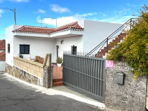 Sunny Terrace with Teide & Ocean Views - Image 3