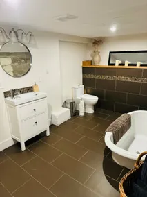 Beautiful Soaker Tub, King Bed, and Comfy Space - Image 4