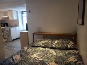 Nice little studio, renovated, center of Cuers - Image 4