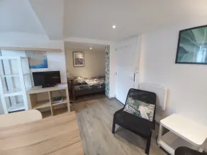 Nice little studio, renovated, center of Cuers - Image 3