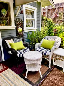 Cozy vine-covered 1920's Cottage Style House - Image 4