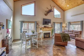 5 Miles from Mt- Rushmore with private hot tub - Image 4