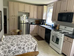 Historic home, close to everything! - Image 3