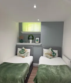 2 Bedroom City Centre Apartment Free Secure Parking - Image 4
