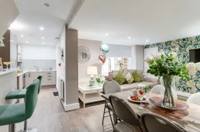 2 Bedroom City Centre Apartment Free Secure Parking - Image 3