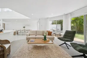 Beach Retreat - Ducted Air - Free Wifi - Image 3