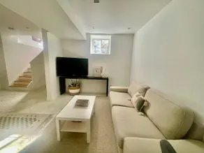 Modern 1 bed w/Sauna in Trendy Trinity Bellwoods - Image 2