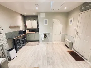 Lovely modern detached studio annexe-Free Parking - Image 5