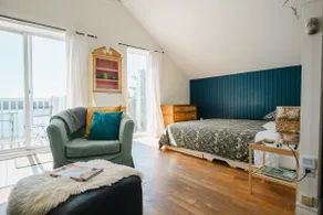 Moonlight Room: studio retreat on Lac Marie-Louise - Image 5