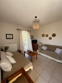 Mike's apartment & pool - Image 5
