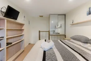 MAGNIFICENT 2 LEVEL LOFT RANDWICK GUESTHOUSE - Image 2