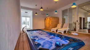 Villa Blu - Indoor Heated Pool, Sauna & Games Room - Image 5