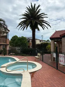 Home Away From Home with beautiful pool in Grange - Image 2