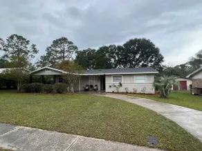 Modern & Convenient 3/2 Home - Image 2