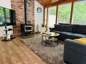 Lake Front Cozy Cocoon Cottage - Image 2