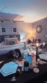 Luxury private suite - Image 5
