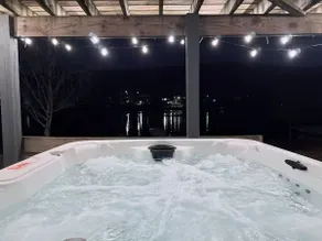 *Waterfront Home w/Hot Tub, Kayaks and Fast Wifi - Image 4
