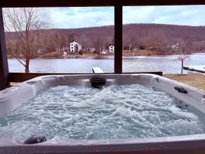 *Waterfront Home w/Hot Tub, Kayaks and Fast Wifi - Image 2