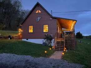 Mountain Getaway! | Hot Tub | King Bed | Vet Owned - Image 2