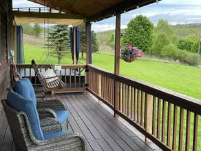 Mountain Getaway! | Hot Tub | King Bed | Vet Owned - Image 4