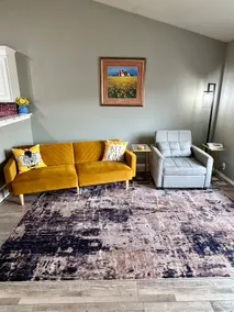 Bee’s Knees Lounge #9: Spacious • Golf • Yard - Image 3