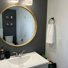 Private cozy beach guest-suite w/parking next door - Image 4