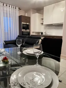 Modern and stylish apartment - Image 4