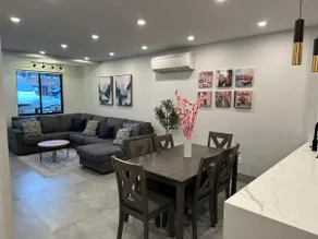 Beautiful Home 3br with backyard & parking - Image 3