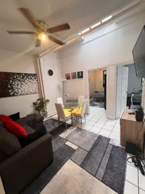 Charming 3 BR Escape in prime Manhattan location - Image 4
