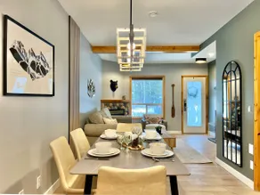 Newly Renovated/2BR Townhouse/KingBed/@Banff Gate - Image 3