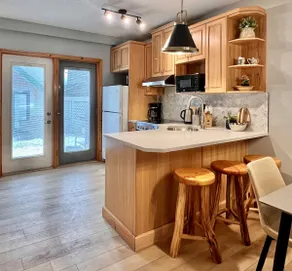 Newly Renovated/2BR Townhouse/KingBed/@Banff Gate - Image 5