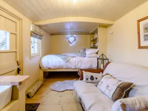 The Lambing Shed - Image 3