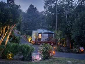 R&J Couples Retreat spa cabin Cairns - Image 2