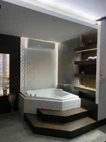 Luxury penthouse with a hot tub and panoramic views - Image 2