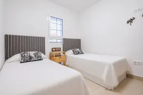 Kinderfreundliche Wohnung mit Pool und Grill - Image 5