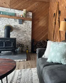 Pet Friendly Cozy Cabin Close to Everything - Image 2