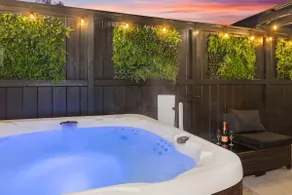 Luxury Sauna, Hot Tub, Cold Plunge, King Bed, Golf - Image 2