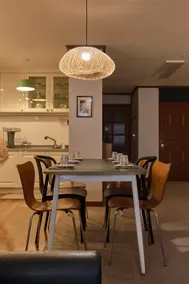 [Special Offer] Popular Dong-in-dong / Spacious Living Room / 3 Bedrooms / Up to 10 People / 4 Queen-Size Beds - Image 4