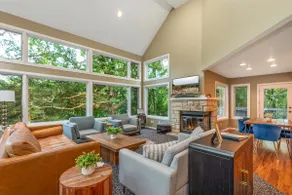 Treehouse! 3BR Ensuites• Spacious•Hot Tub•Fire Pit - Image 2