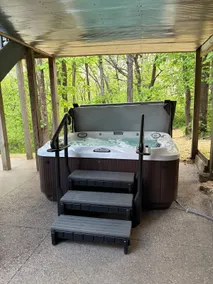 Treehouse! 3BR Ensuites• Spacious•Hot Tub•Fire Pit - Image 4