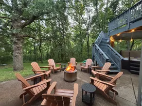 Treehouse! 3BR Ensuites• Spacious•Hot Tub•Fire Pit - Image 3